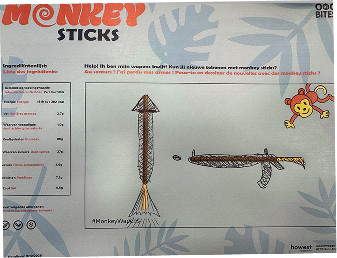 Inzending van een kind met getekende Monkey Stick wapens